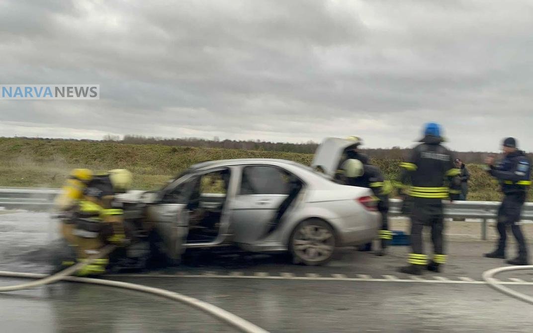 На шоссе Таллинн-Нарва загорелся автомобиль из-за неисправности двигателя, обошлось без пострадавших