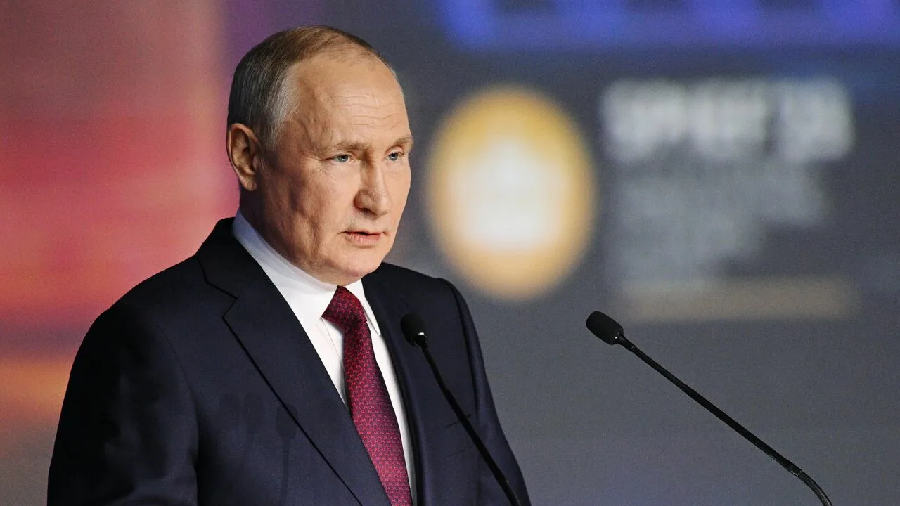 Путин заявляет, что мирные переговоры с Украиной возможны, но не с Зеленским