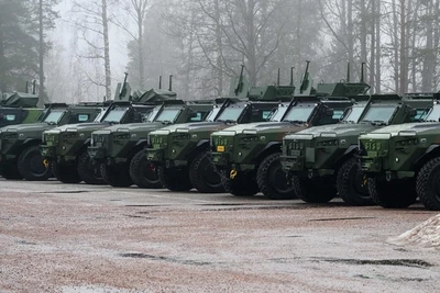 президент Эстонии посетил финский военный завод