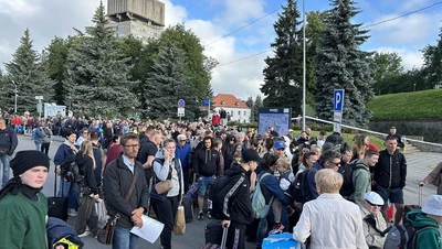 От 12 часов до 3: загадочное исчезновение очередей на границе в Нарве с Россией