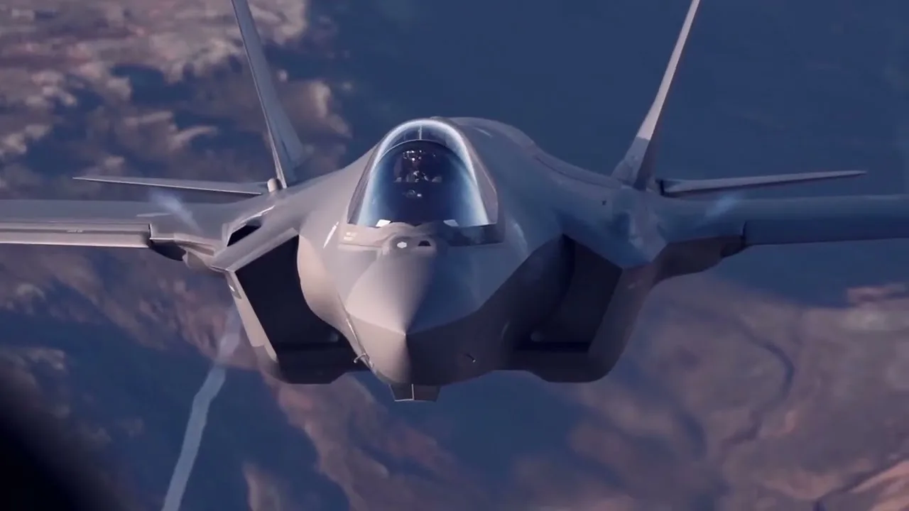 Истребители F-35 ВВС Италии провели ознакомительный полёт над Эстонией
