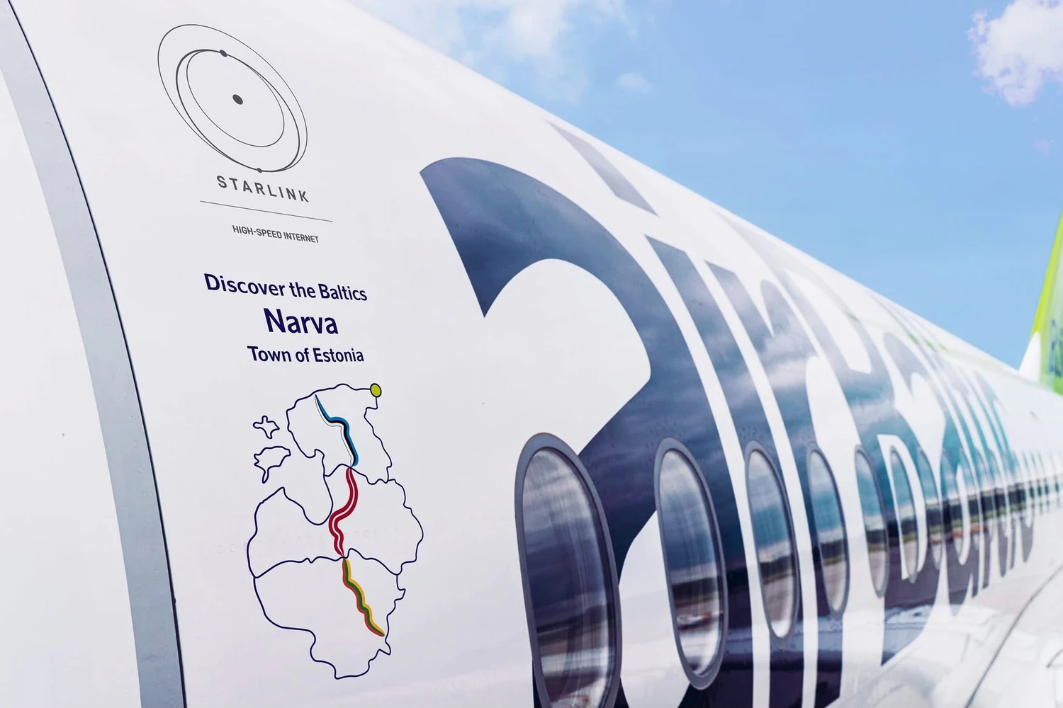 Нарва поднялась в небо: airBaltic посвятила самолет эстонскому городу
