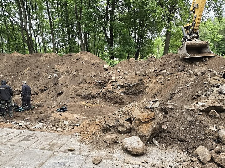 В России отреагировали на раскопки у мемориала в Кохтла-Ярве