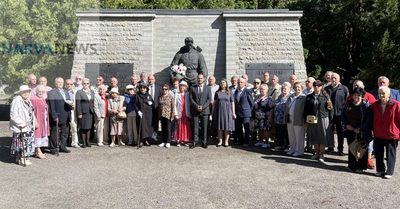 Венки памяти: дипломаты России отметили 83-ю годовщину начала Великой Отечественной войны у Бронзового солдата в Таллинне