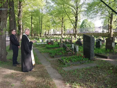Фото: В Таллинне переносят могилы советских солдат, чтобы возродить мемориал героям Эстонии