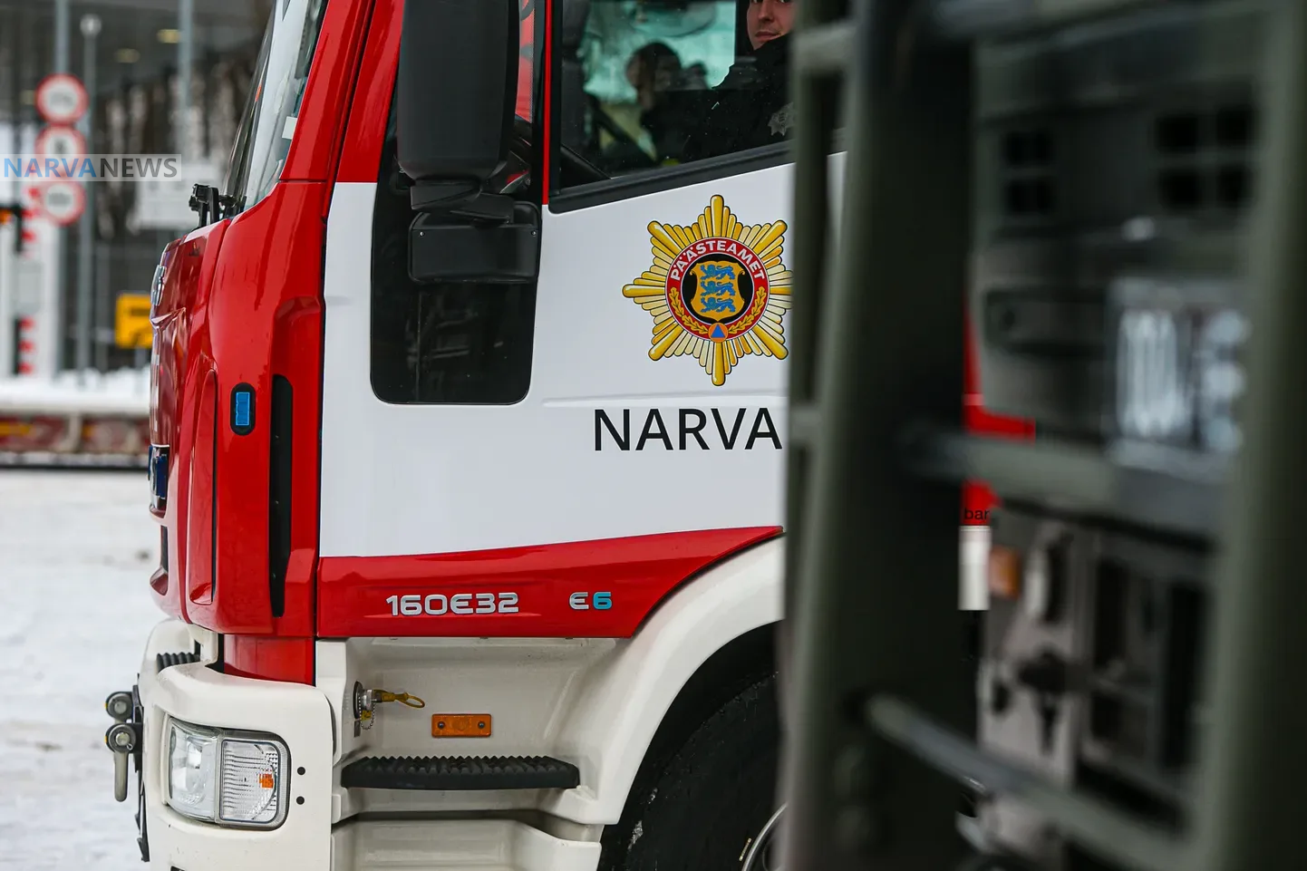 Окурок стал причиной возгорания у магазина Maxima XX в Нарве