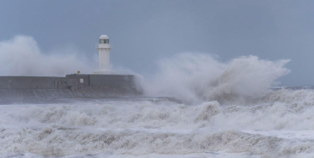 В Финляндии почти 30 000 домохозяйств остались без электричества из-за шторма