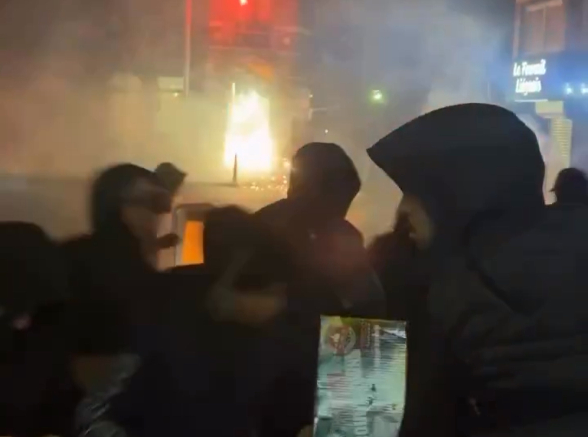 Аресты, пожары и нападения на полицию в новогоднюю ночь