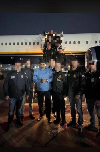 Первые снимки Мадуро в американском центре содержания под стражей