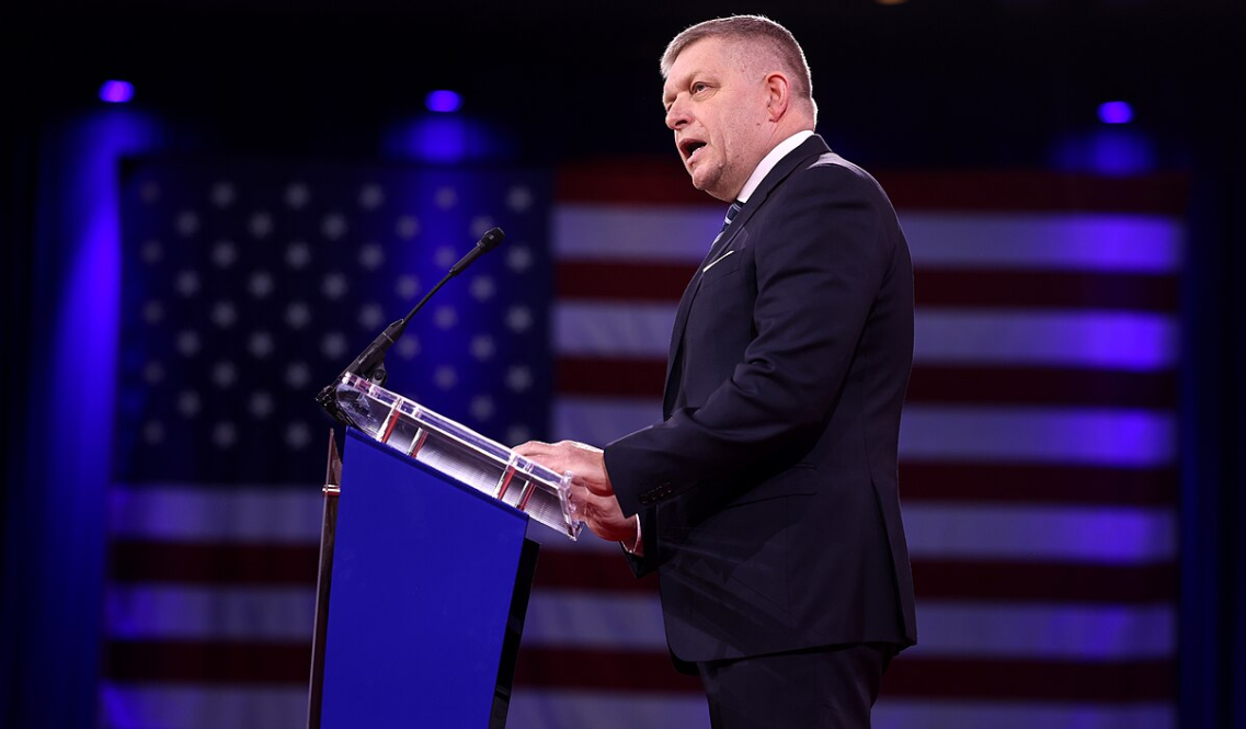 Роберт Фицо потребовал отставки Каи Каллас и прекращения помощи Украине