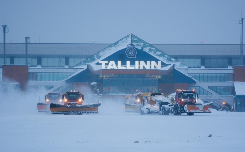 Тысячи пассажиров застряли в аэропортах из-за дефицита реагентов