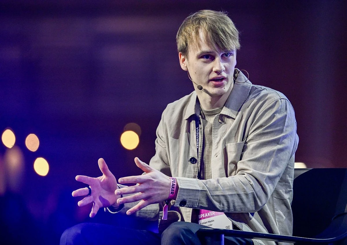 Два парня стали самыми молодыми ИИ-миллиардерами Европы, научив любого желающего создавать сайты и приложения без кода: Фабиан Хедин, соучредитель шведской платформы искусственного интеллекта Loveable.