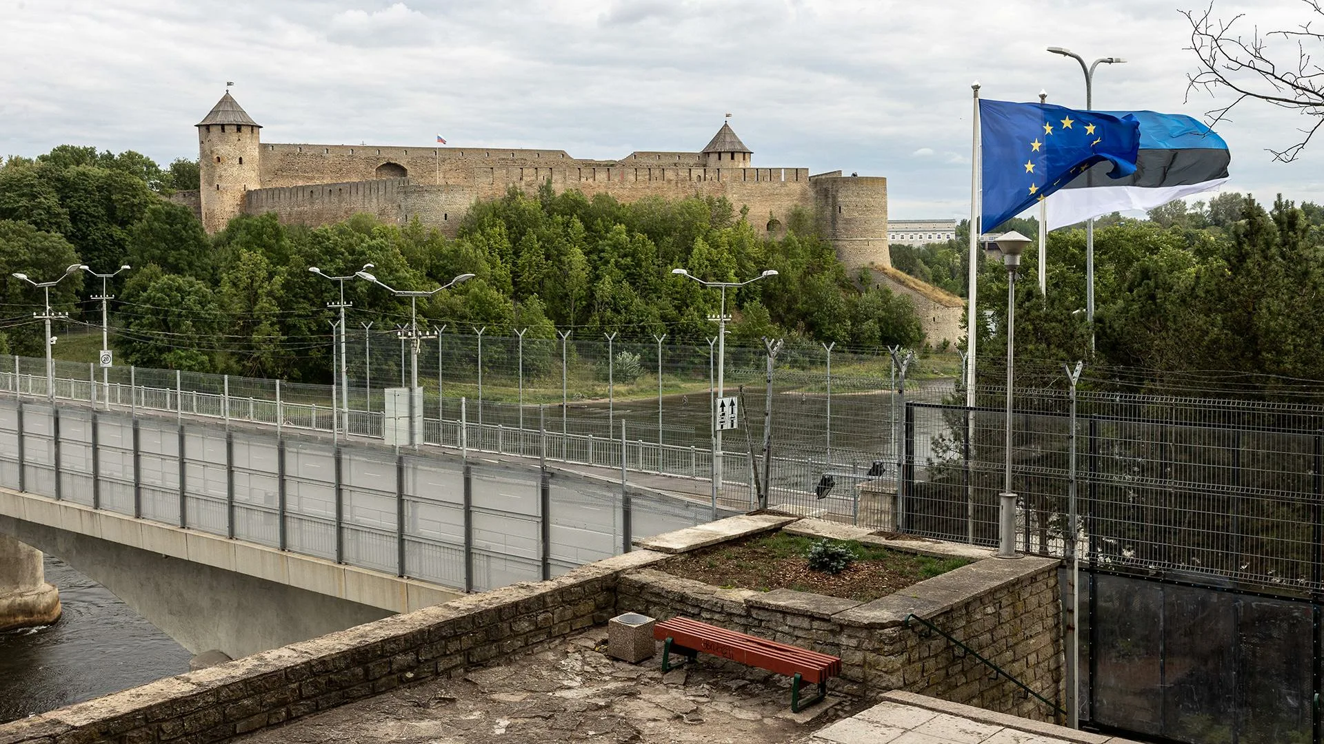 Нарвская таможня у гражданина Литвы изъяли полтора миллиона рублей