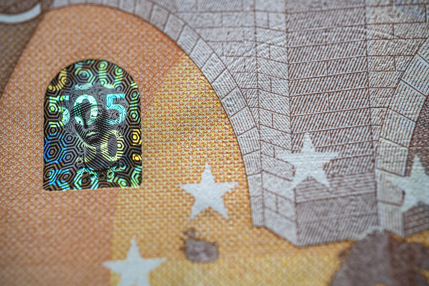 «Деньги никто не вернет»: Банк Эстонии назвал самые опасные купюры 2025 года — проверьте свои заначки: