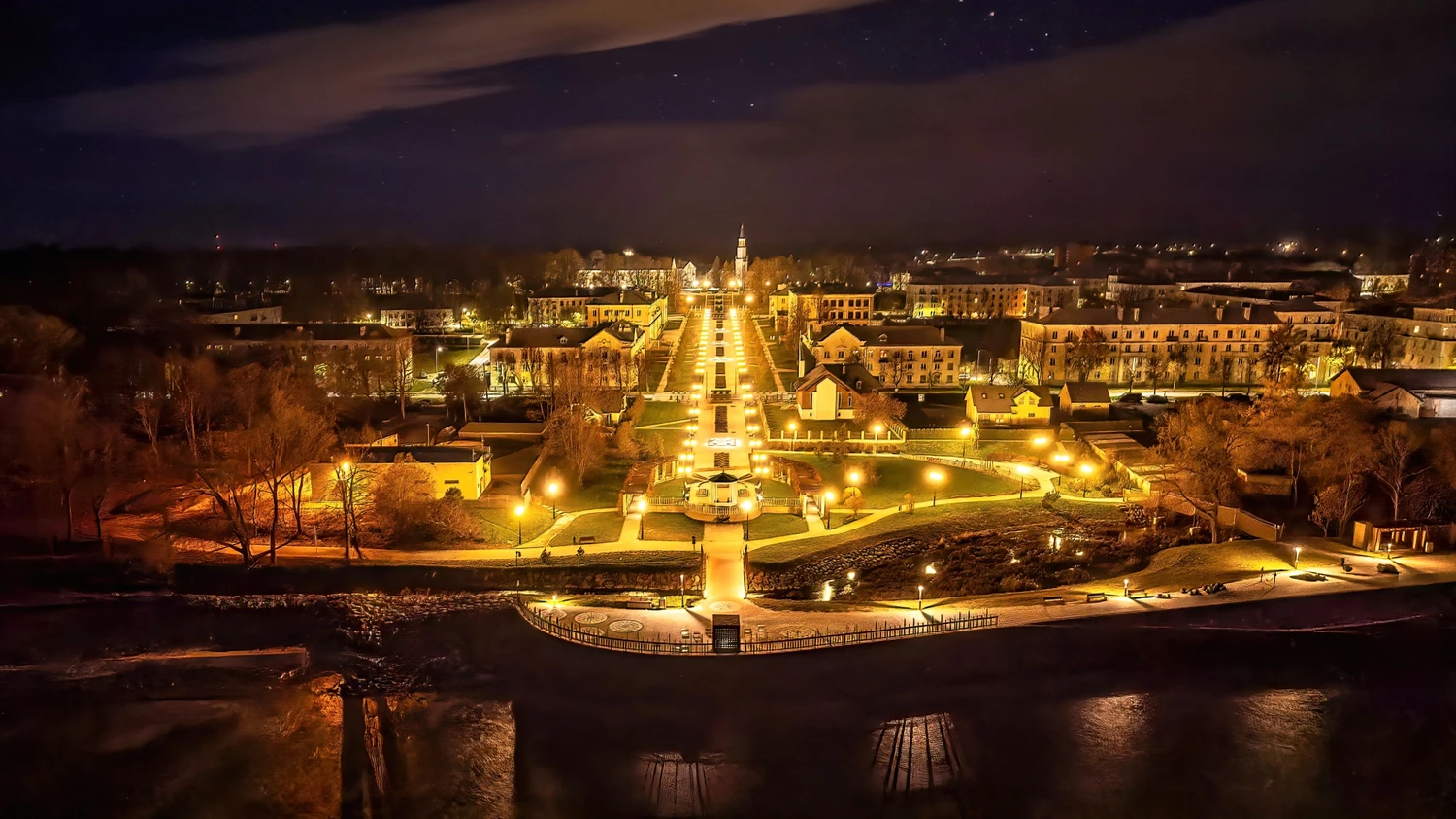 Двое молодых людей устроили вооруженный разбой в магазине Силламяэ в субботу вечером: Иллюстративное фото — Narva News AI