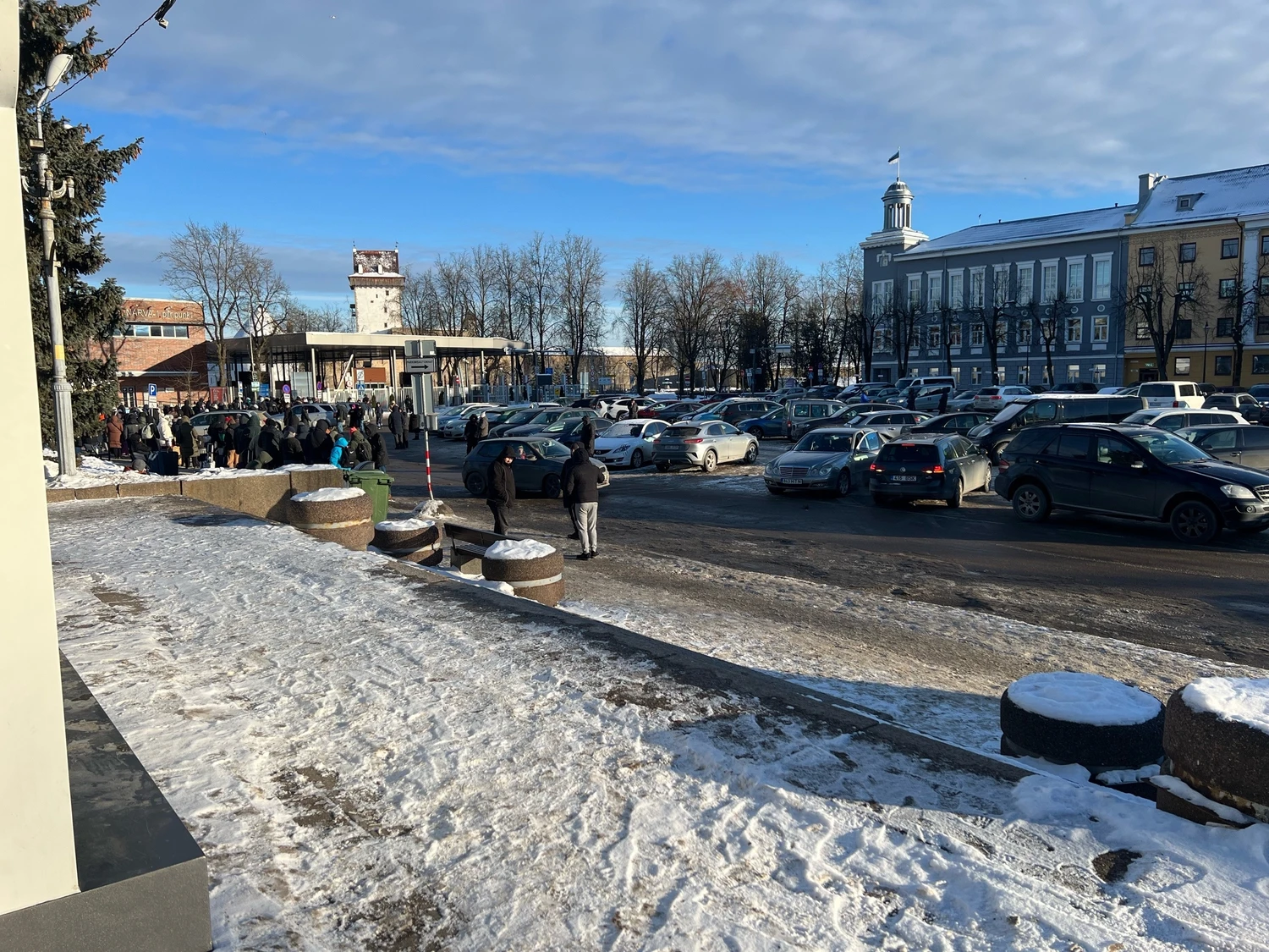 Ночью граница «глохнет»: что реально изменится для людей после нового решения властей Эстонии: Граница в Нарве, иллюстративное фото - Narva News