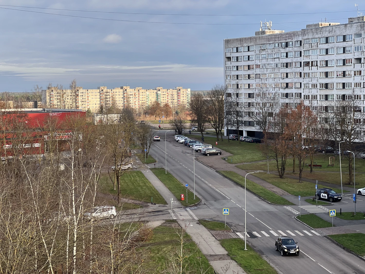 В Нарве пожилая женщина передала мошенникам 30 000 евро после звонка от «полиции»: 