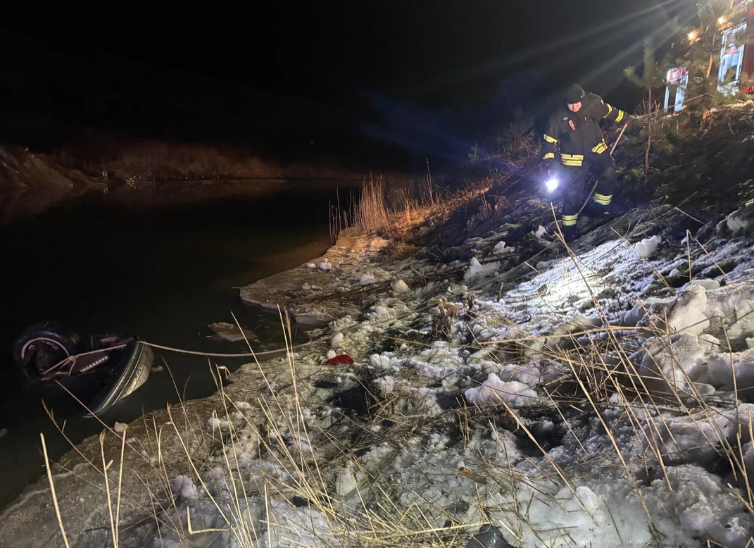 Два погибших под Нарвой, водитель арестован: алкоголь снова стал главным фактором смертельного ДТП в Аувере: Фото ДТП