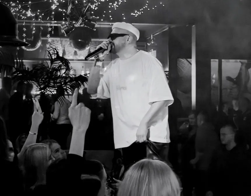 Умер Gameboy Tetris — автор песни «Für Oksana» с припевом про Нарву, ставшим культурным мемом: 