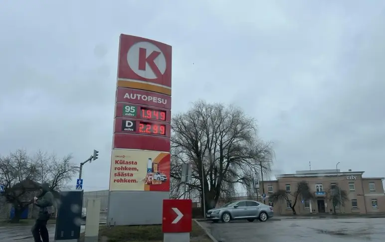 Цена дизеля в Эстонии взлетела до 2,3 евро: Цены на бензин и дизель на АЗС в Таллине 6 апреля 2026 года.