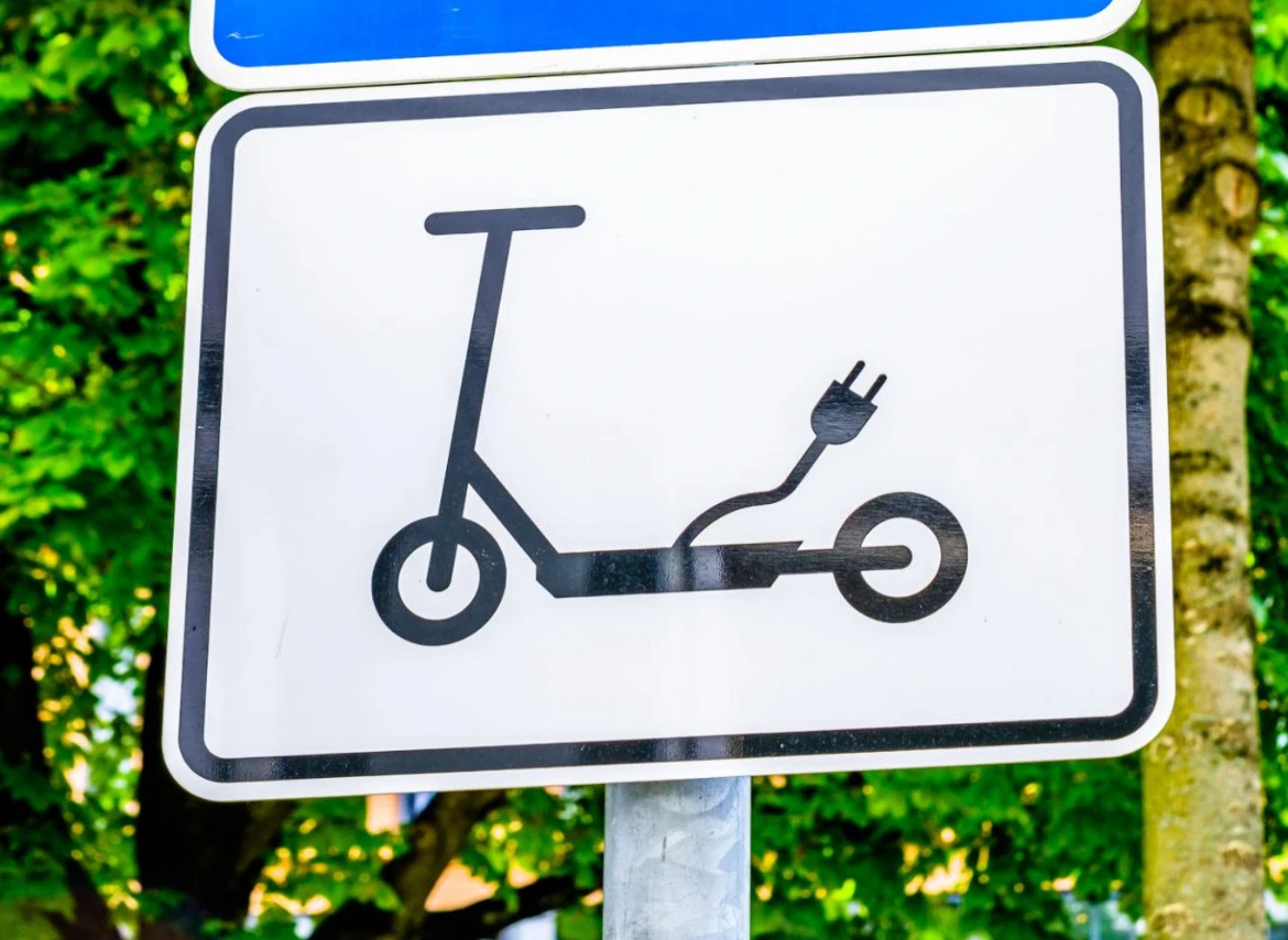 Самокат под контролем: Bolt вводит оценку пользователей и фото-проверку шлема: