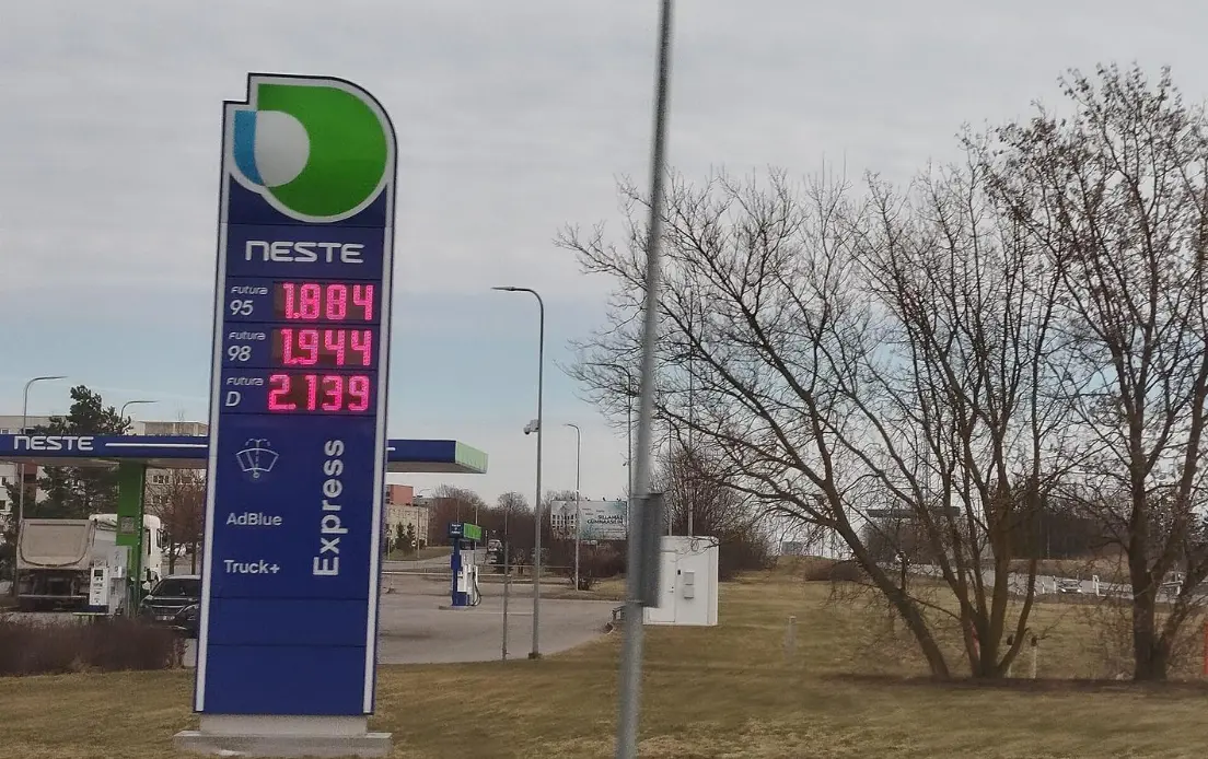 Жители Нарвы всё чаще выбирают автобусы: каждый третий сокращает использование авто: