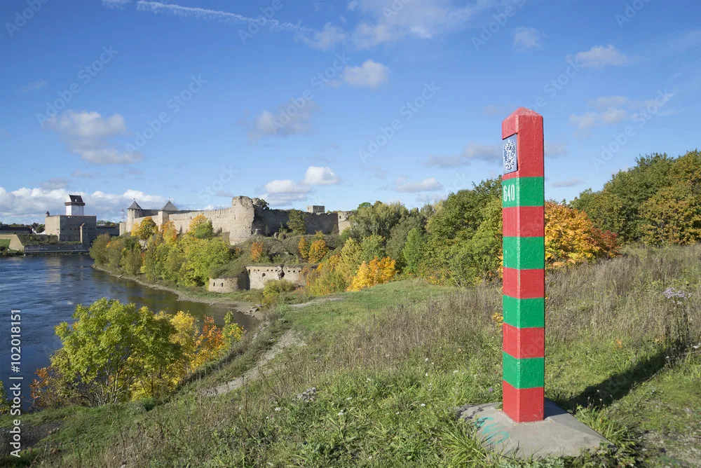 КС РФ разрешил россиянам, живущим за границей, ездить по иностранным правам без ограничения срока: 