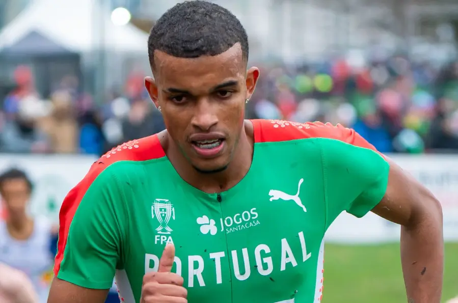 Бегун на средние дистанции из Португалии Этсон Баррос.