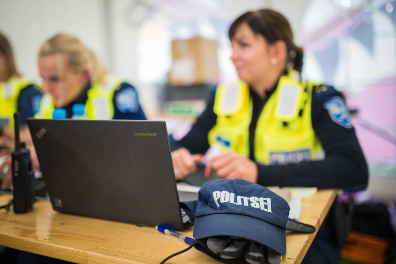 Никогда не делайте этого в мессенджерах: полиция Эстонии предупреждает о «выгодных» продажах авто: 