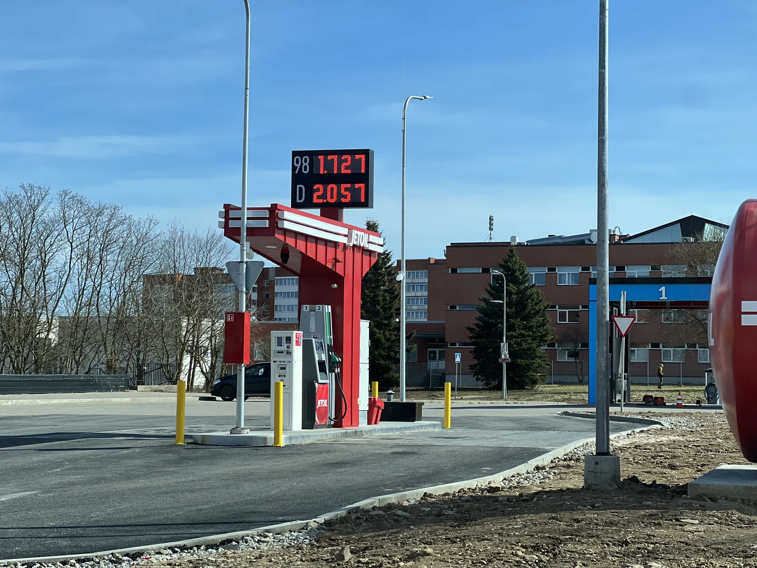 Цены на топливо в Европе взлетели: где литр уже дороже €2,40 и где всё ещё дешевле €1,40: