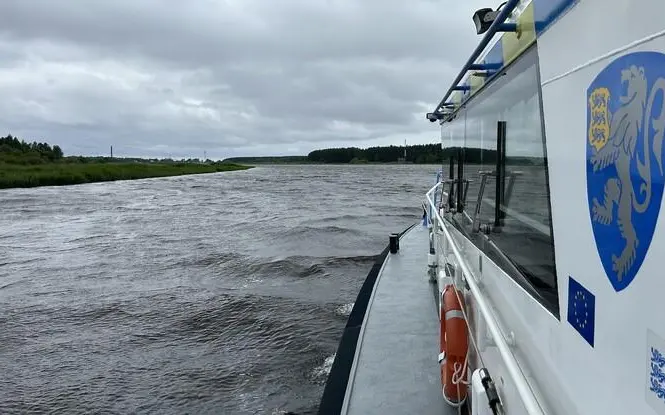 Эстонский пограничный катер унесло в воды России из-за шторма