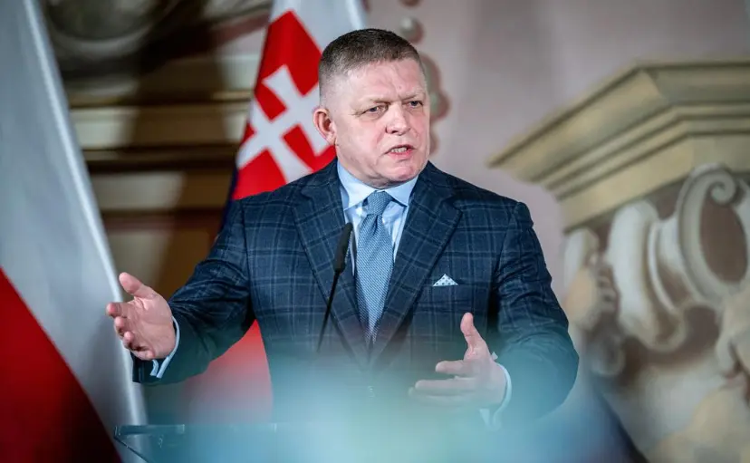 Литва и Латвия закрыли небо для премьера Словакии Фицо