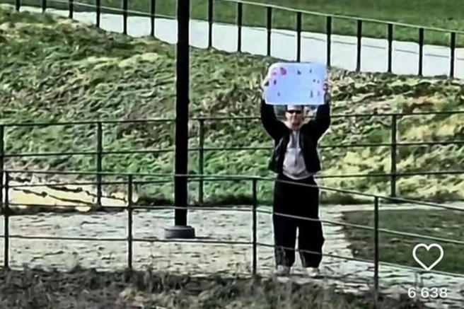 Мужчина из Берлина прилетел в Нарву, чтобы увидеть друзей на другом берегу