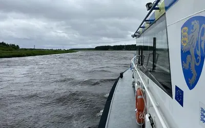 Эстонский пограничный катер унесло в воды России из-за шторма