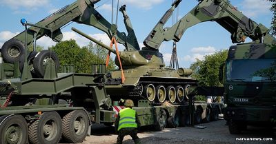 Сражение за танк: Полиция в Эстонии аннулирует лицензии на оружие у сторонников памятника Т-34