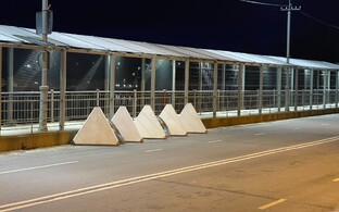 Бетонные пирамиды в Нарве: Потому что нелегалам нужны новый - антипассажирский фешн тренд