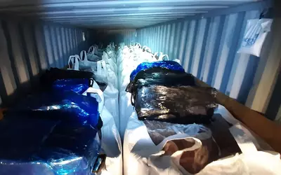 Эстония поднимает планку: 300 кг кокаина в порту Мууга!  Как арахисовые контейнеры превратились в черные сумки с наркотиками?