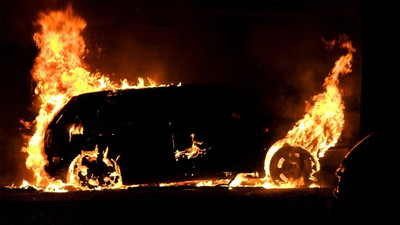 Видео: Как горит Mercedes Benz в Нарве