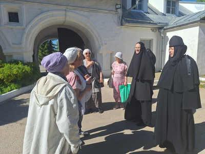 Визит паломников из Таллинна в Снетогорский монастырь: день общения и