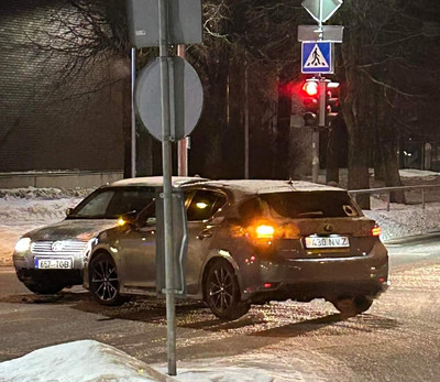 ДТП в Нарве: Новичок за рулем vs Такси - столкновение Volkswagen и Lex