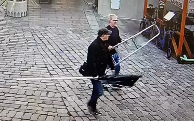 Победа в суде: Депутат Рийгикогу и поэт выиграли дело за вывешивание флага ЭССР в Таллинне