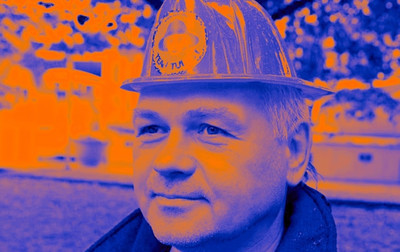 Сергей Меньков, пожарник и мастер "огненных" постов, ушел из жизни в возрасте 64 лет в Таллинне