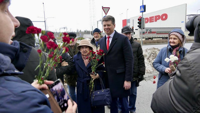 В Таллинне по случаю Дня защитника Отечества: Венки и цветы к памятнику Воину-Освободителю