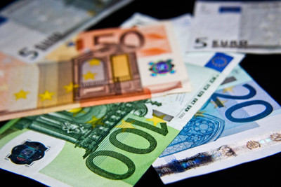 Жительница Нарвы попала в ловушку мошенников: отправила 10 000 евро