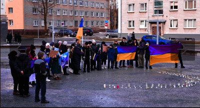 Митинг в Нарве: акция "Stand with Ukraine" показала поддержку Украины на фоне двухлетней годовщины российского вторжения