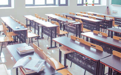 Увольнение 150 учителей в Нарве из-за новых требований: Что угрожает п